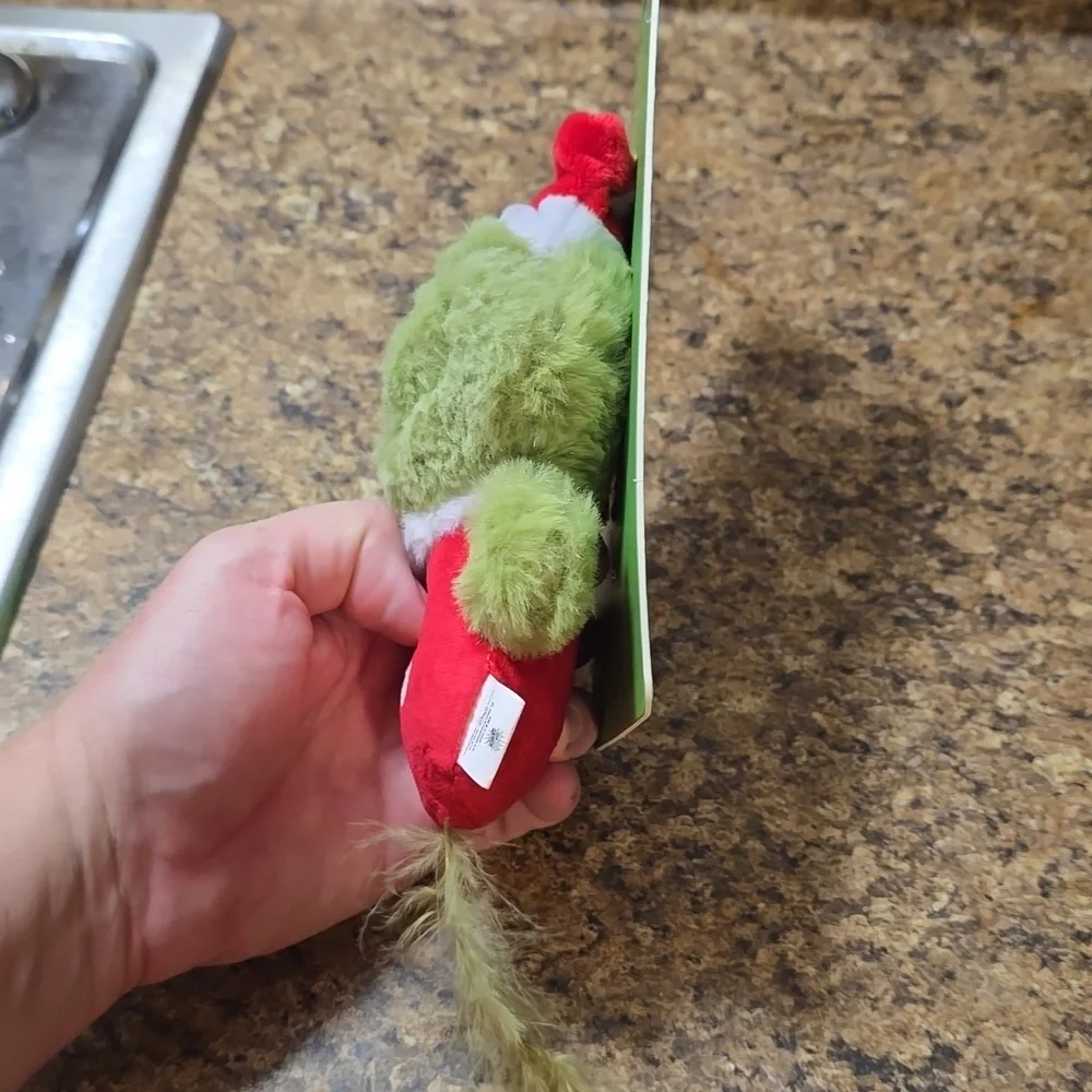 Grinch Plush Kicker Cat Toy With Catnip‎ Inside NWT